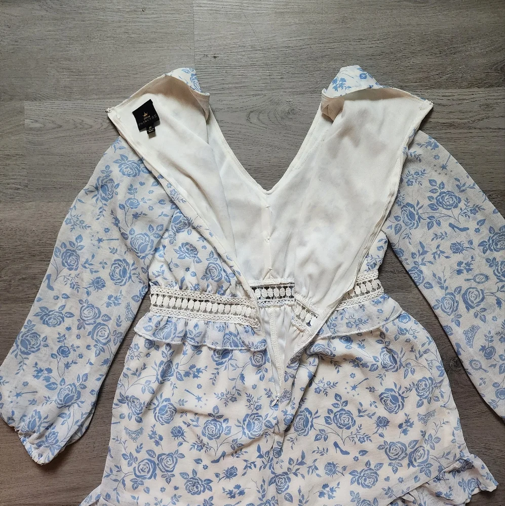 Disney Princess Junior's Cinderella Floral Long Sleeve V-Neck Romper Medium M